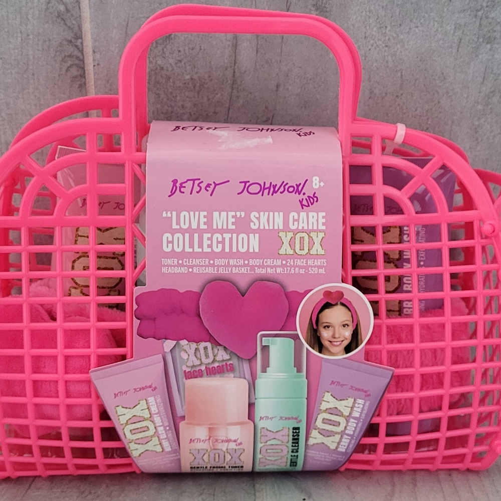 Betsey Johnson Kids Pink Skincare Set